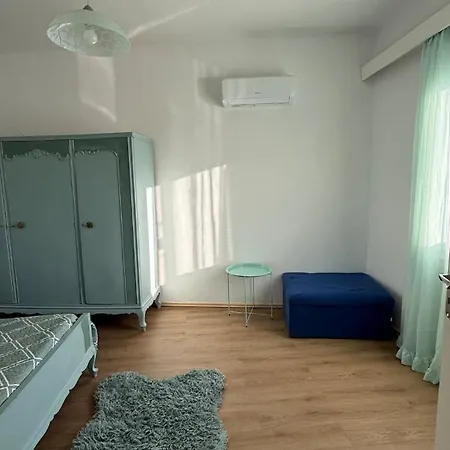 Dreamaia Mountain House, Families & Groups